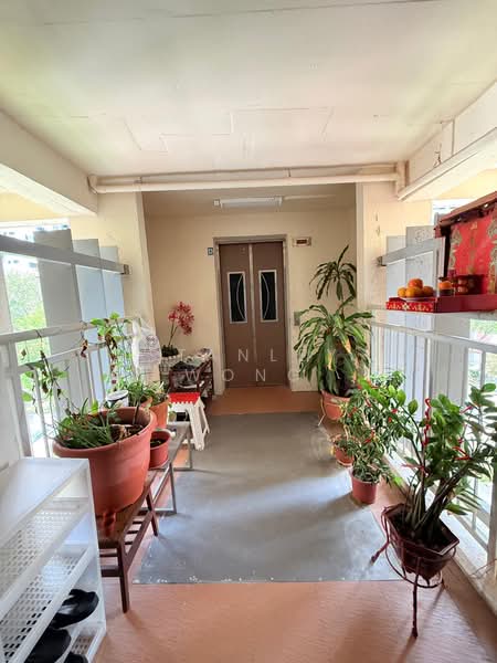 1 Saint George's Road HDB Flat For Sale at S$ 549,999 | PropertyGuru Singapore - Corridor