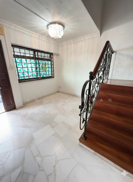 287D Jurong East Street 21 HDB Flat For Sale at S$ 1,050,000 | PropertyGuru Singapore - Entrance