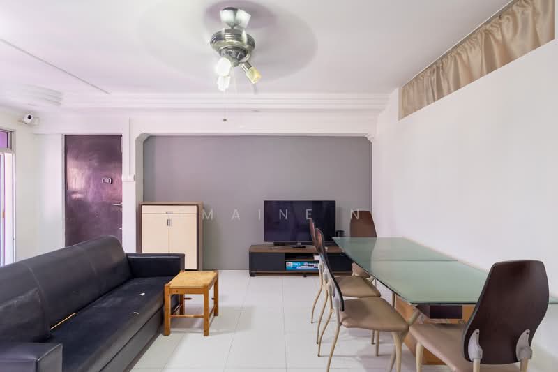 758 Pasir Ris Street 71 HDB Flat For Sale at S$ 780,000 | PropertyGuru Singapore - Living Room