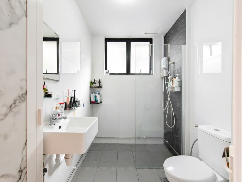 Silahis Apartments Apartment For Sale at S$ 2,250,000 | PropertyGuru Singapore - Bathroom