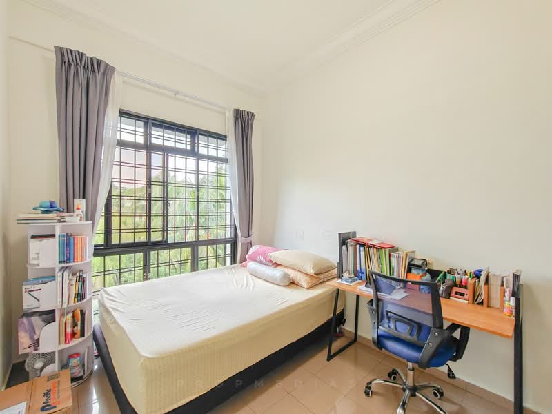 Silahis Apartments Apartment For Sale at S$ 2,250,000 | PropertyGuru Singapore - Bedroom