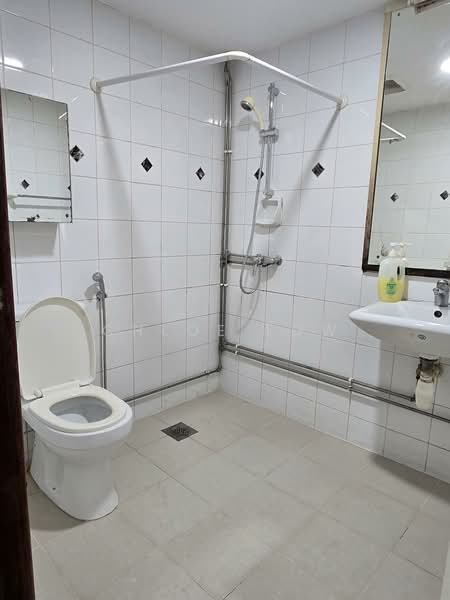 Cascadale Condominium For Sale at S$ 2,000,000 | PropertyGuru Singapore - Bathroom