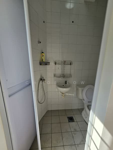 Cascadale Condominium For Sale at S$ 2,000,000 | PropertyGuru Singapore - Bathroom