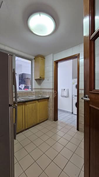 The Bayshore Condominium For Sale at S$ 1,368,000 | PropertyGuru Singapore - Kitchen