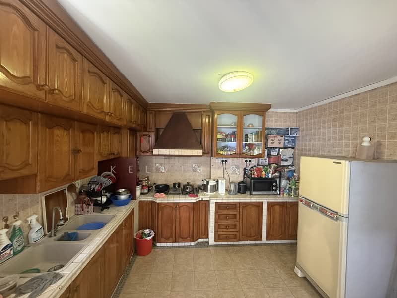 826 Woodlands Street 81 HDB Flat For Sale at S$ 698,000 | PropertyGuru Singapore - Kitchen