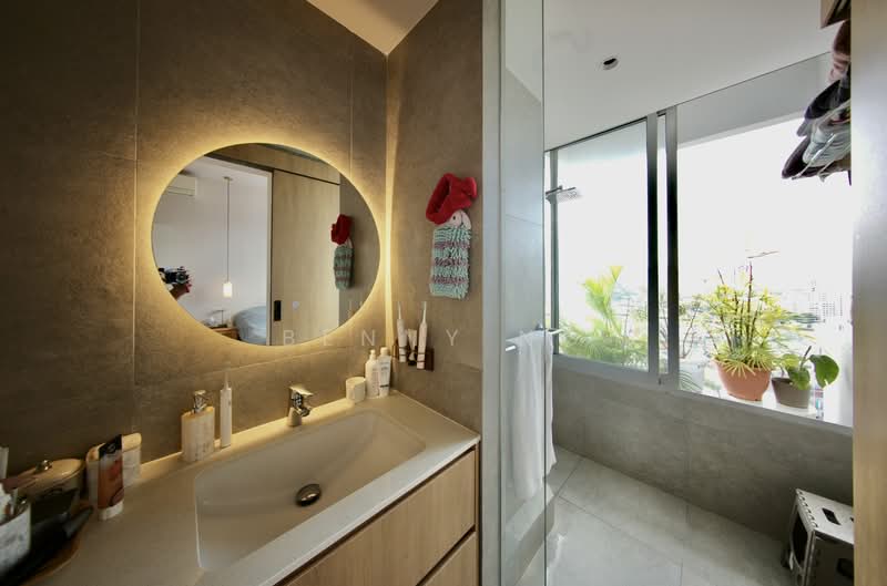 Walk to Farrer Park, Bendemeer or Lavender MRT ! City Center Living! Condominium For Sale at S$ 1,699,999 | PropertyGuru Singapore - Master Bathroom