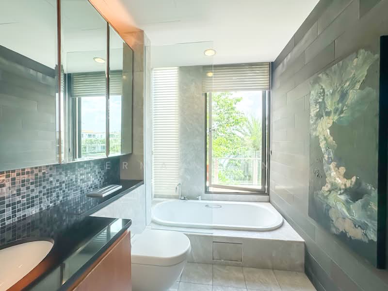 Coral Island Bungalow House For Sale at S$ 13,000,000 | PropertyGuru Singapore - Bathroom