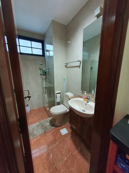 Sanctuary Green Condominium For Sale at S$ 2,750,000 | PropertyGuru Singapore - Bathroom