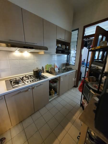 Sanctuary Green Condominium For Sale at S$ 2,750,000 | PropertyGuru Singapore - Kitchen