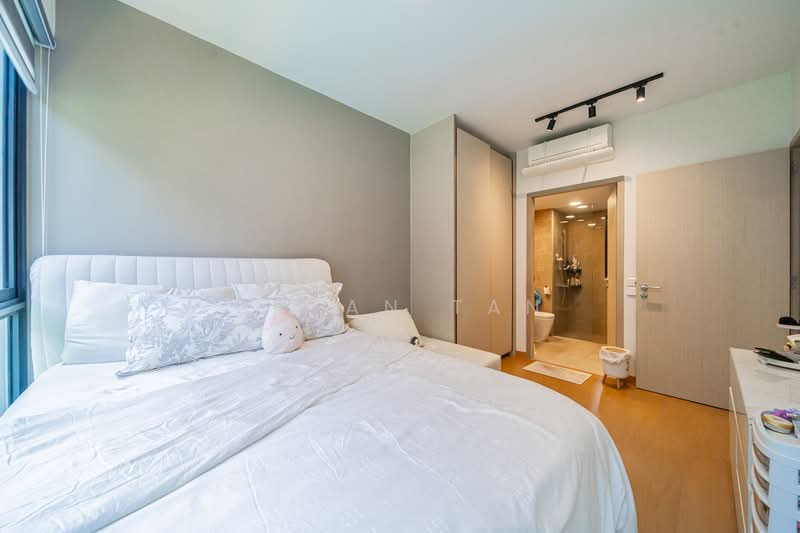 Treasure at Tampines Condominium For Sale at S$ 1,780,000 | PropertyGuru Singapore - Bedroom