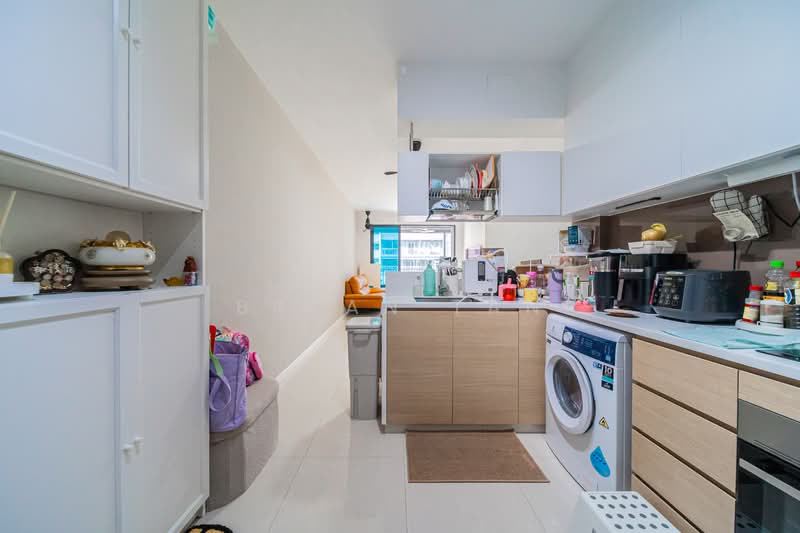 Treasure at Tampines Condominium For Sale at S$ 1,780,000 | PropertyGuru Singapore - Kitchen