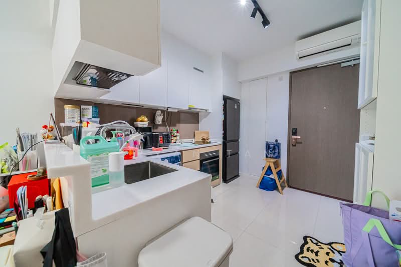 Treasure at Tampines Condominium For Sale at S$ 1,780,000 | PropertyGuru Singapore - Kitchen