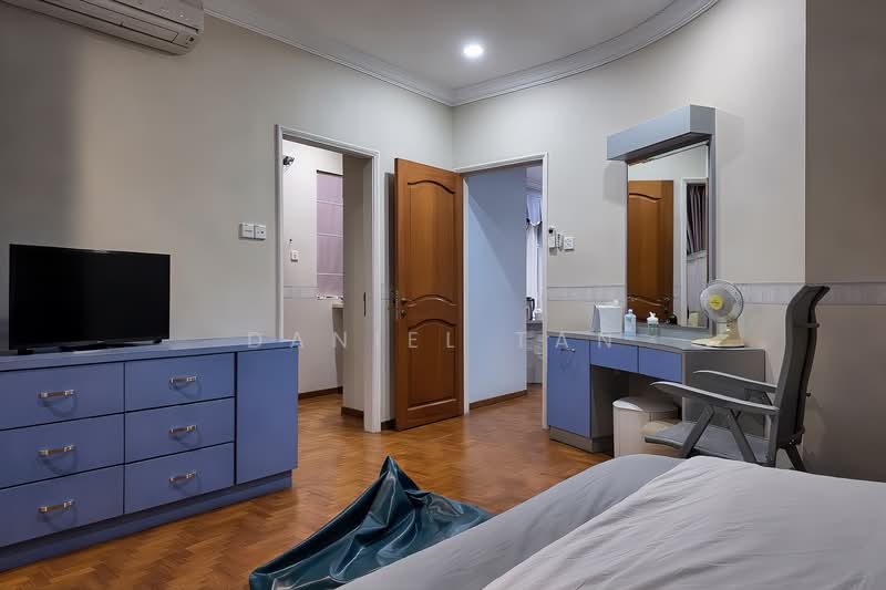 Semi-Detached | Near MyVillage | Serangoon Gdn Semi-Detached House For Sale at S$ 4,200,000 | PropertyGuru Singapore - Bedroom