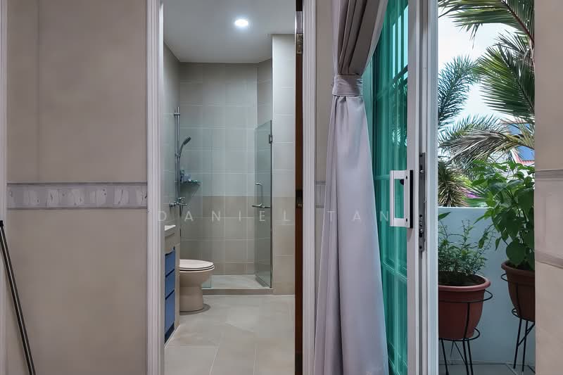 Semi-Detached | Near MyVillage | Serangoon Gdn Semi-Detached House For Sale at S$ 4,200,000 | PropertyGuru Singapore - Bathroom