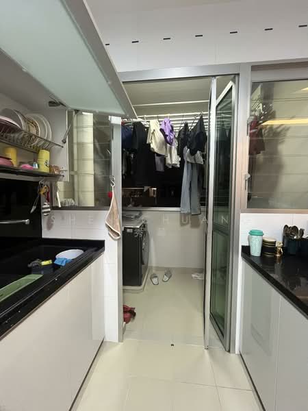 440C Bukit Batok West Avenue 8 HDB Flat For Sale at S$ 815,000 | PropertyGuru Singapore - Kitchen