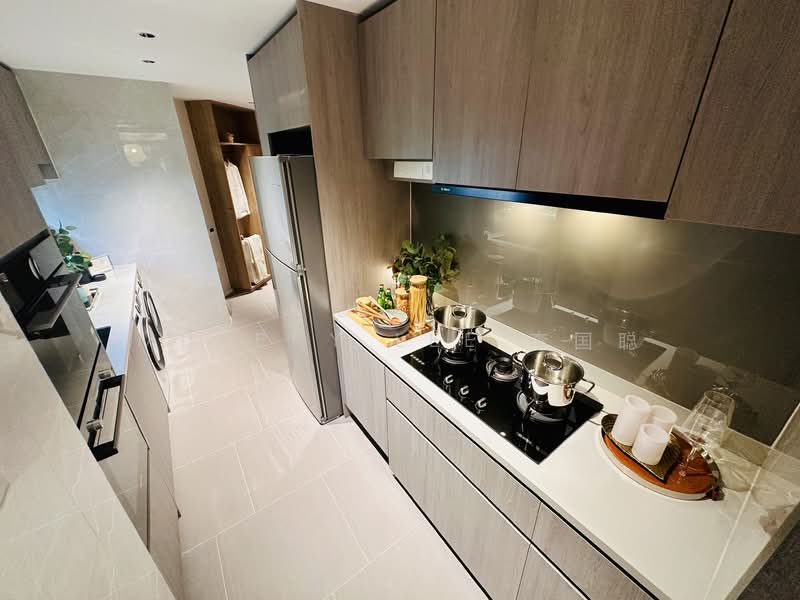 The LakeGarden Residences Condominium For Sale at S$ 2,693,000 | PropertyGuru Singapore - Kitchen