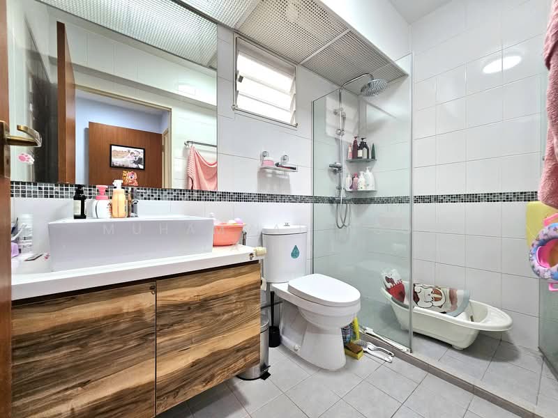 318C Yishun Avenue 9 HDB Flat For Sale at S$ 760,000 | PropertyGuru Singapore - Master Bathroom