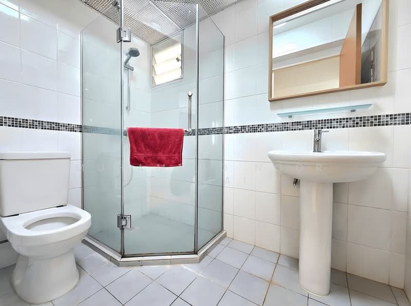 318C Yishun Avenue 9 HDB Flat For Sale at S$ 760,000 | PropertyGuru Singapore - Common Bathroom