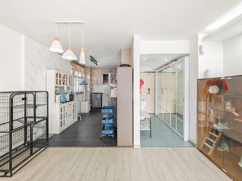 357C Admiralty Drive HDB Flat For Sale at S$ 670,000 | PropertyGuru Singapore - Kitchen