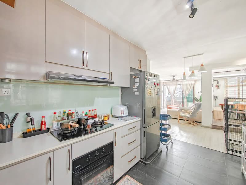 357C Admiralty Drive HDB Flat For Sale at S$ 670,000 | PropertyGuru Singapore - Kitchen