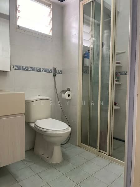 264B Compassvale Bow HDB Flat For Sale at S$ 750,000 | PropertyGuru Singapore - Bathroom