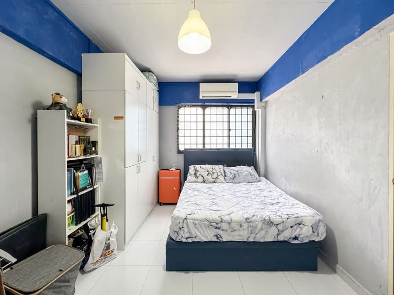 283 Tampines Street 22 HDB Flat For Sale at S$ 579,999 | PropertyGuru Singapore - Bedroom 2