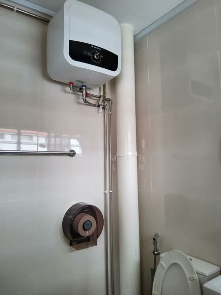 502 Choa Chu Kang Street 51, 502 Choa Chu Kang Street 51, 3 Bedrooms, 1,355 sqft, HDB Flat For Sale, by Salmah Roslan, 500092292 - Bathroom - PropertyGuru.com.sg