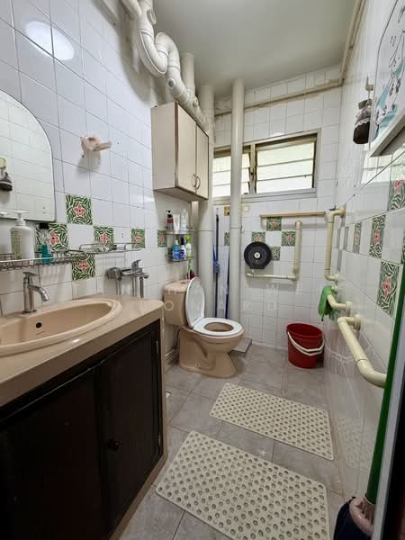 329 Tah Ching Road, 329 Tah Ching Road, Room Rental, 140 sqft, HDB Flat For Rent, by Tan Han Wei Leonard, 500092293 - Bathroom - PropertyGuru.com.sg