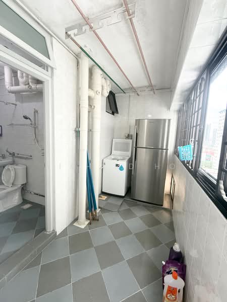 14 Lorong 7 Toa Payoh, 14 Lorong 7 Toa Payoh, 3 Bedrooms, 1,141 sqft, HDB Flat For Rent, by Richard Ho, 500092306 - Laundry yard - PropertyGuru.com.sg