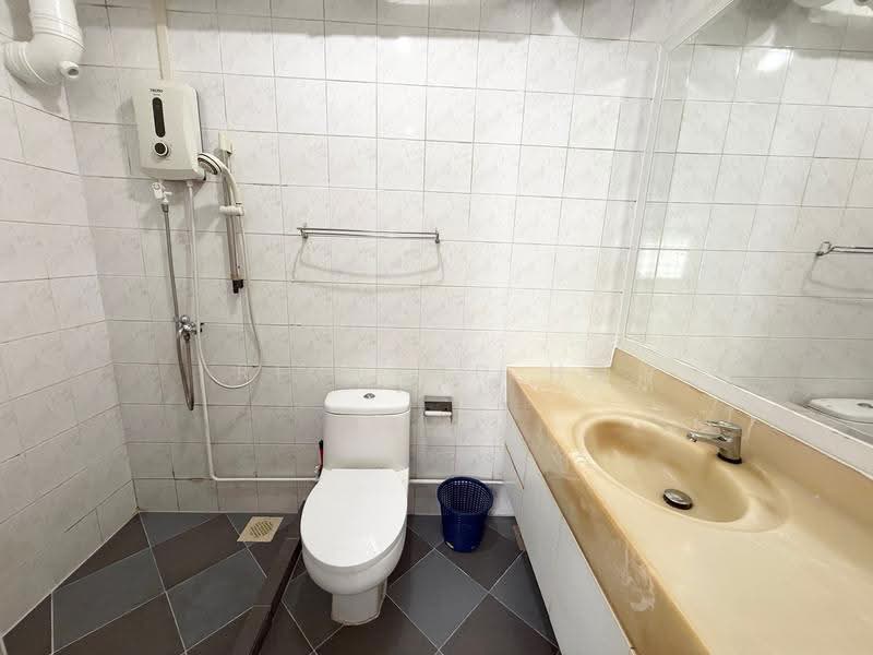 Master Toilet
