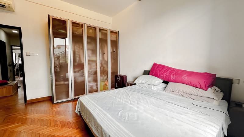 Cascadale Condominium For Sale at S$ 1,988,888 | PropertyGuru Singapore - Master Bedroom
