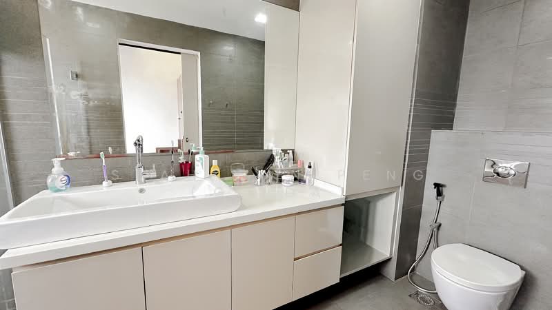 Cascadale Condominium For Sale at S$ 1,988,888 | PropertyGuru Singapore - Master Bath