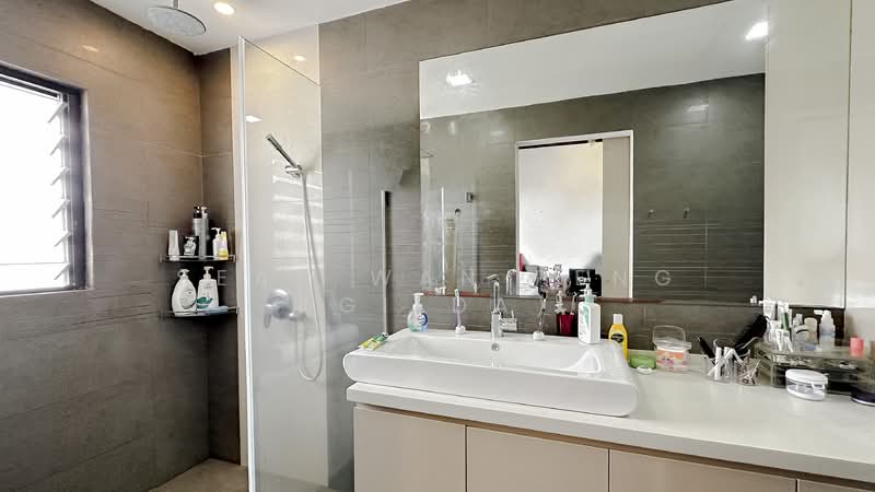 Cascadale Condominium For Sale at S$ 1,988,888 | PropertyGuru Singapore - Master Bath