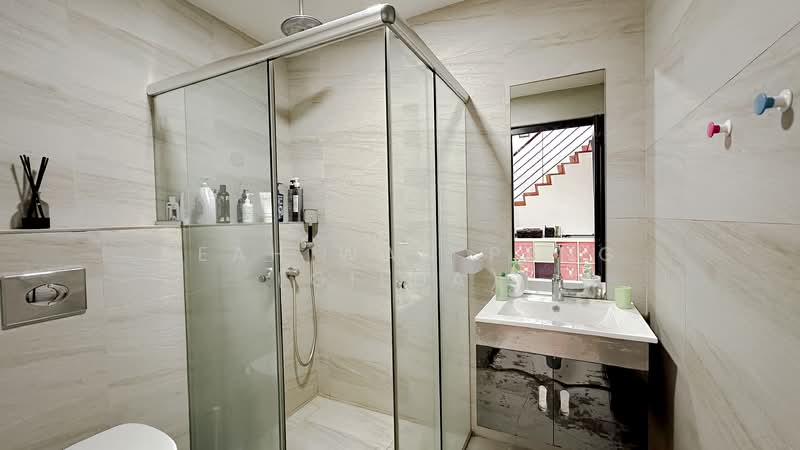 Cascadale Condominium For Sale at S$ 1,988,888 | PropertyGuru Singapore - Bath 2