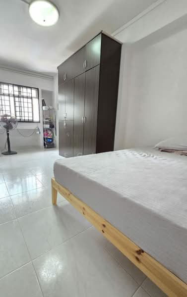 743 Woodlands Circle HDB Flat For Sale at S$ 538,000 | PropertyGuru Singapore - Master Bedroom