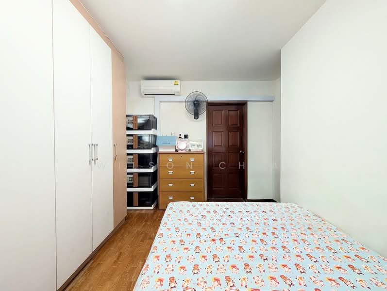 138 Edgedale Plains HDB Flat For Sale at S$ 570,000 | PropertyGuru Singapore - Bedroom