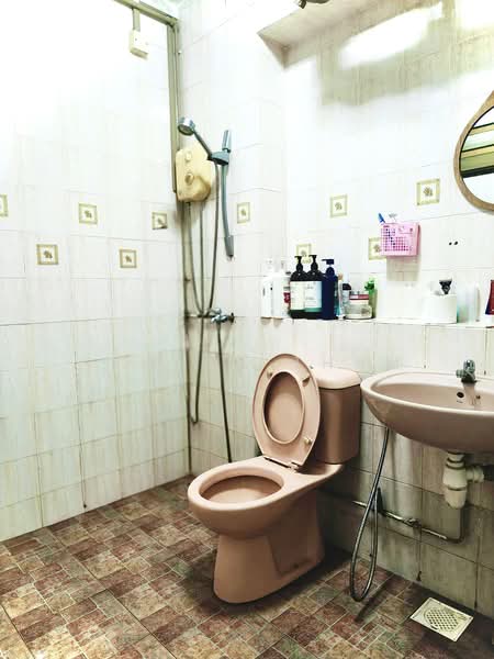 899B Woodlands Drive 50 HDB Flat For Sale at S$ 638,000 | PropertyGuru Singapore - Bathroom