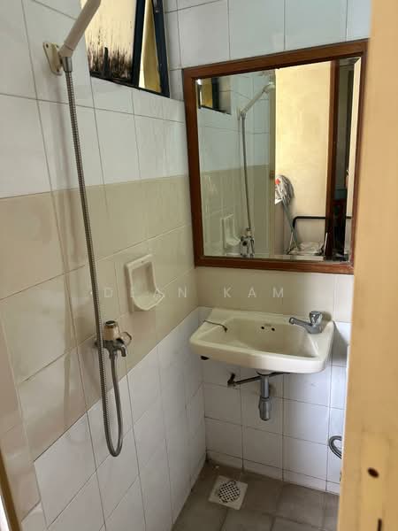 Westcove Condo Condominium For Sale at S$ 1,600,000 | PropertyGuru Singapore - Bathroom