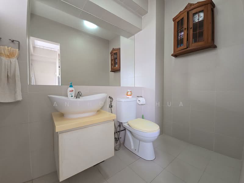 251 Pasir Ris Street 21 HDB Flat For Sale at S$ 1,100,000 | PropertyGuru Singapore - Bathroom
