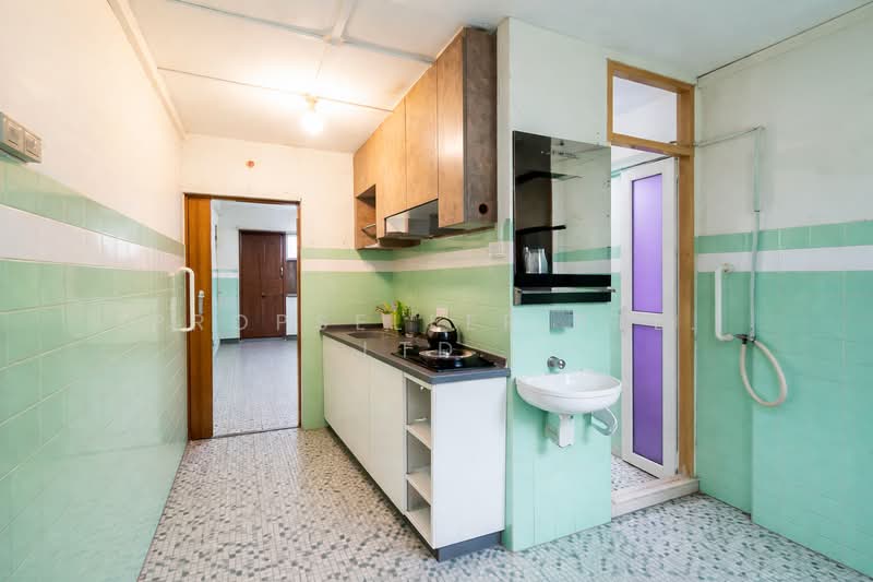 28 Hoy Fatt Road HDB Flat For Sale at S$ 328,000 | PropertyGuru Singapore - Kitchen