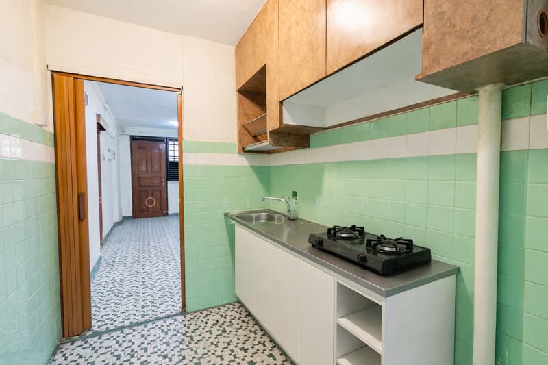 28 Hoy Fatt Road HDB Flat For Sale at S$ 328,000 | PropertyGuru Singapore - Kitchen