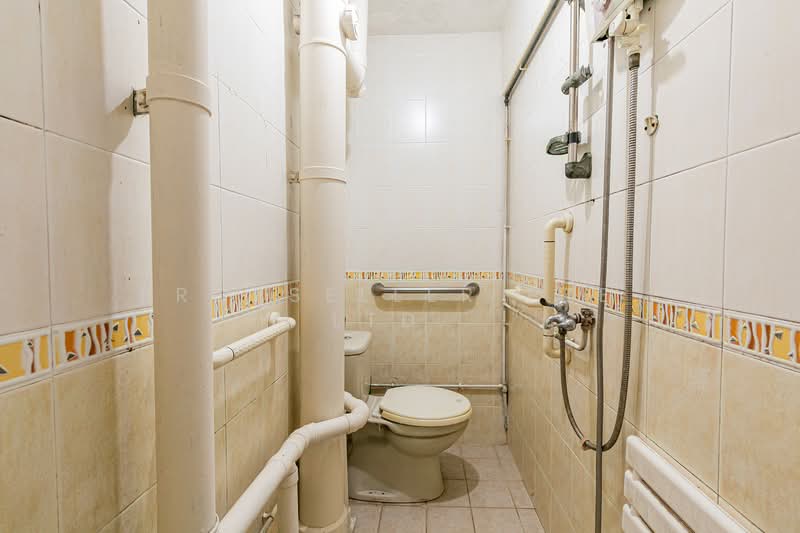28 Hoy Fatt Road HDB Flat For Sale at S$ 328,000 | PropertyGuru Singapore - Bathroom