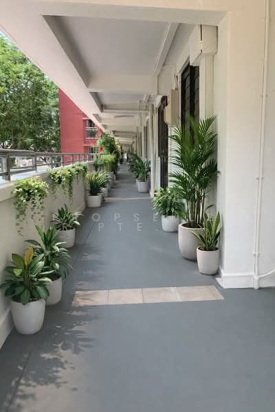 28 Hoy Fatt Road HDB Flat For Sale at S$ 328,000 | PropertyGuru Singapore - Corridor