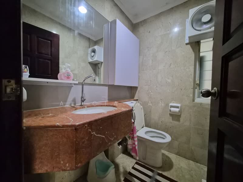 Mera Gardens Corner Terrace For Sale at S$ 3,300,000 | PropertyGuru Singapore - Bathroom