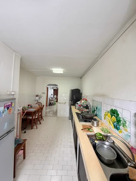 160 Woodlands Street 13 HDB Flat For Sale at S$ 445,000 | PropertyGuru Singapore - Kitchen