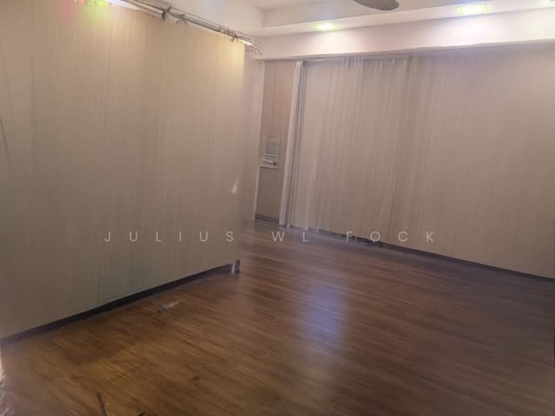 432A Sengkang West Way HDB Flat For Sale at S$ 650,000 | PropertyGuru Singapore - Master room after decluttering 