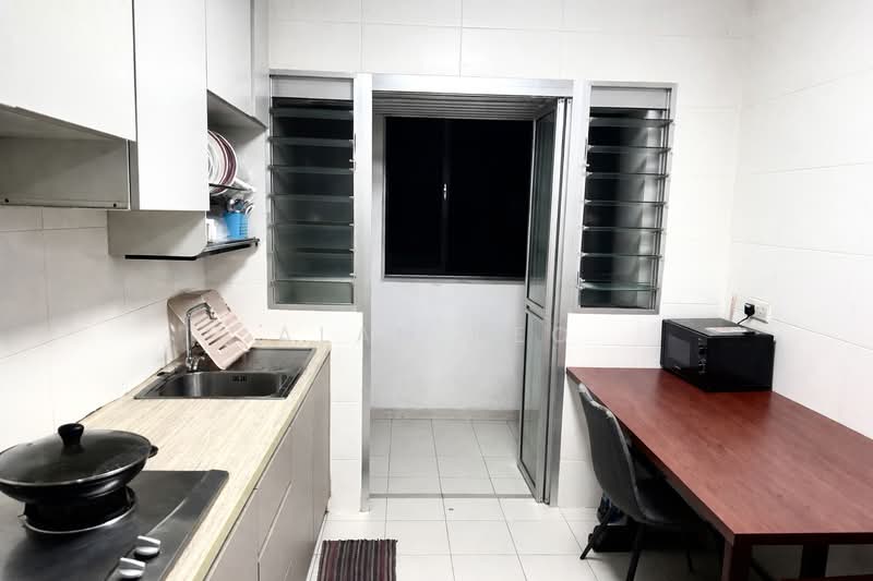 505A Yishun Street 51 HDB Flat For Sale at S$ 605,000 | PropertyGuru Singapore - Kitchen