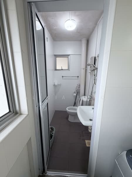 For Rent - 203 Serangoon Central