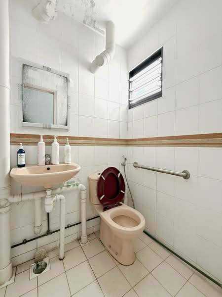 50 Chai Chee Street HDB Flat For Sale at S$ 428,888 | PropertyGuru Singapore - Bathroom