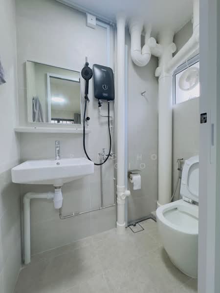 102 Spottiswoode Park Road, 102 Spottiswoode Park Road, 3 Bedrooms, 850 sqft, HDB Flat For Rent, by Franc Ho Prestigious Luxury, 500092429 - Bathroom - PropertyGuru.com.sg